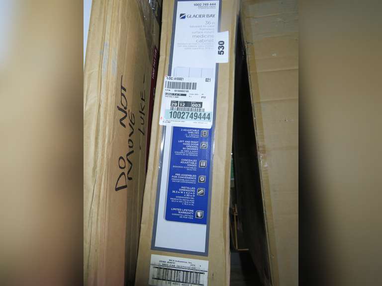 GLACIER BAY 36 IN BEVELED TRIVIEW FRAMELESS SURFACE MOUNT MEDICINE