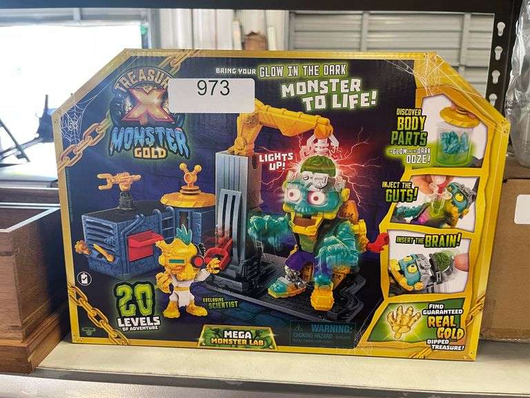 Treasure X Monster Gold Glow in the Dark Mega Monster Lab Dallas
