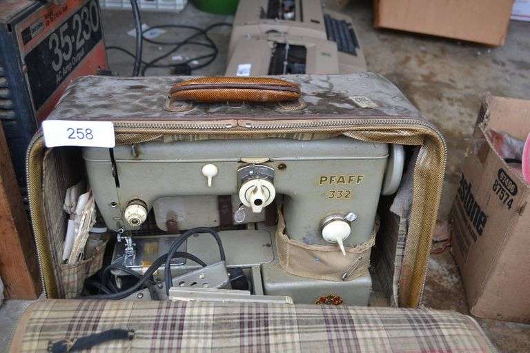 ANTIQUE PFAFF 332 SEWING MACHINE MADE IN WESTERN GERMANY Dallas