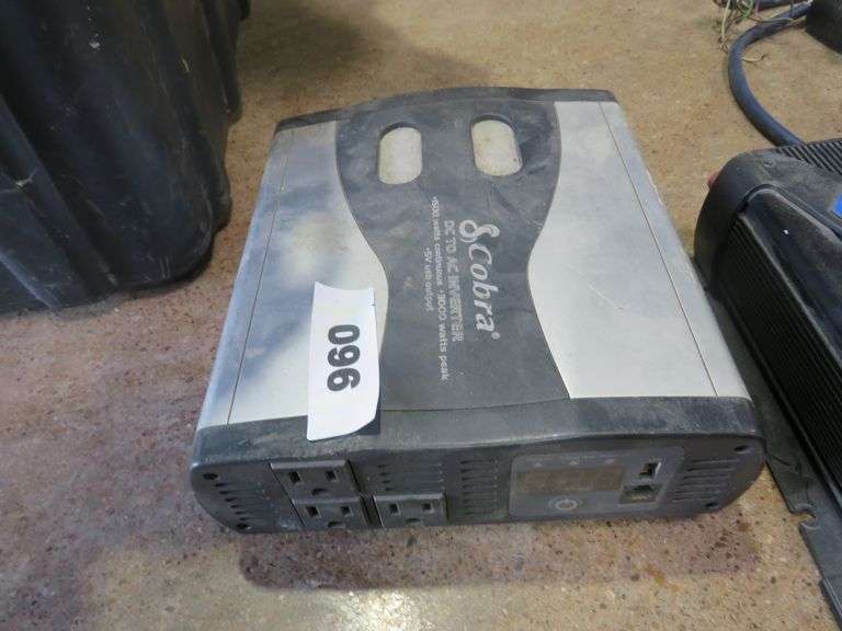 COBRA DC TO AC INVERTER 1500 WATTS 3000 WATTS PEAK