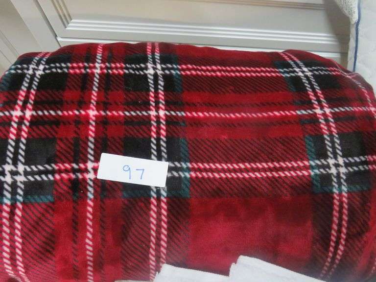 LIFE COMFORT THE ULTIMATE THROW Dallas Online Auction Company