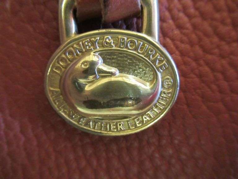 VINTAGE DOONEY AND BOURKE LEATHER PURSE. SMOKE FREE ENVIROMENT LOOKS