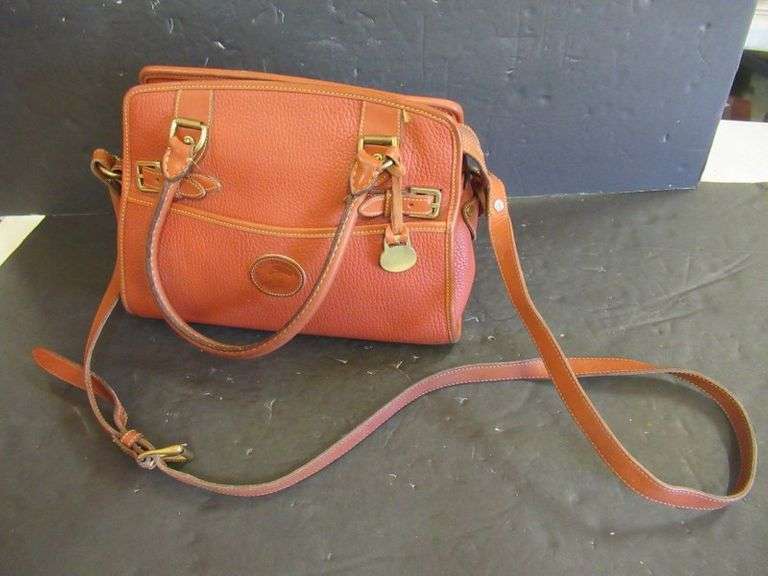 VINTAGE DOONEY AND BOURKE LEATHER PURSE. SMOKE FREE ENVIROMENT LOOKS VERY CLEAN! Dallas Online