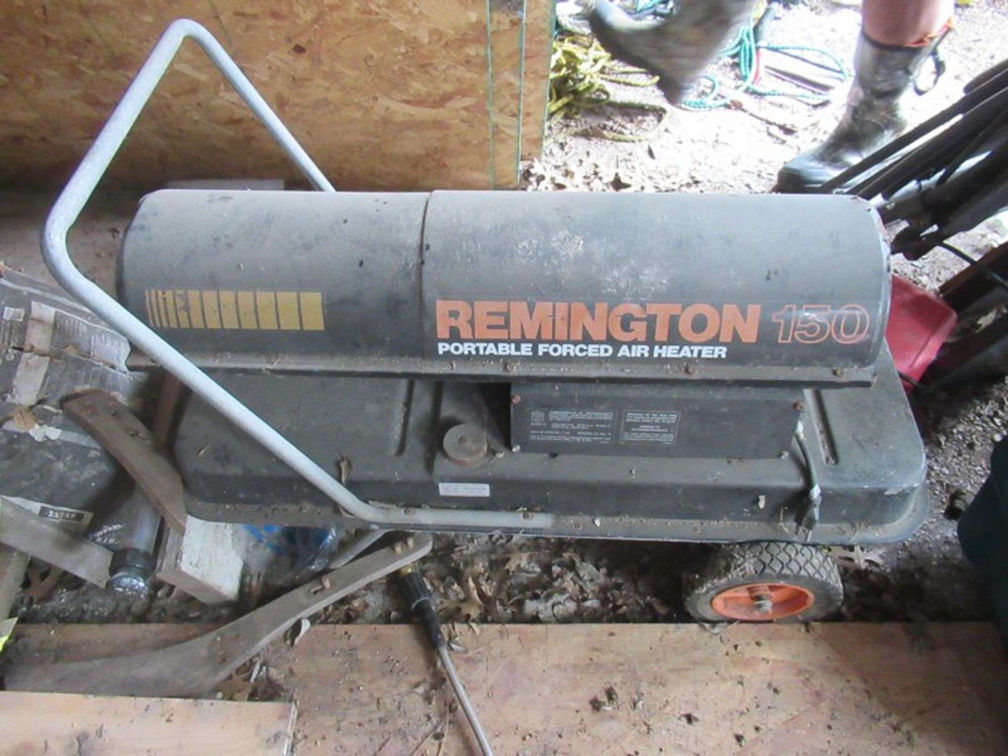 REMINGTON REM150 FORCED AIR HEATER - Dallas Online Auction Company