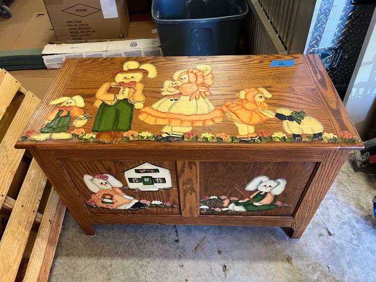 VINTAGE HANDPAINTED BUNNY THEME CEDAR FLOOR COUNTRY STYLE TOY CHEST 35