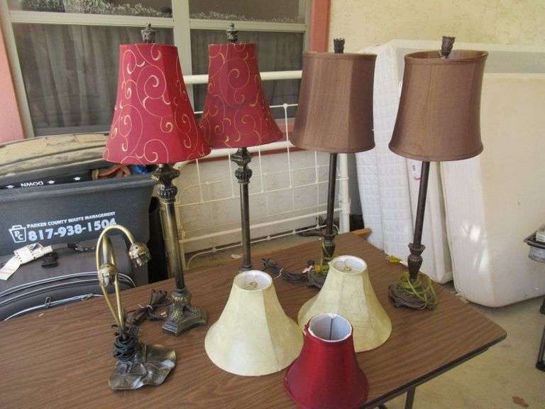 4 TABLE LAMPS, 1 DESKTOP LAMP AND 3 EXTRA LAMP SHADES Dallas Online