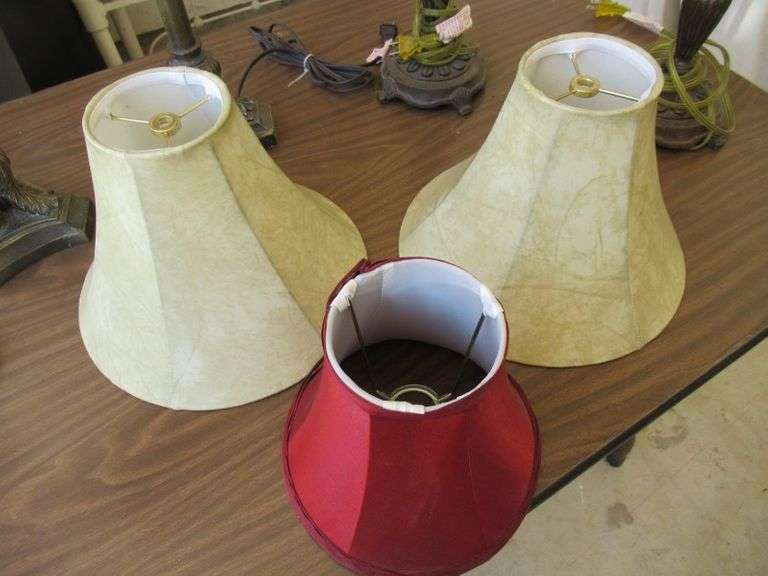 4 TABLE LAMPS, 1 DESKTOP LAMP AND 3 EXTRA LAMP SHADES Dallas Online