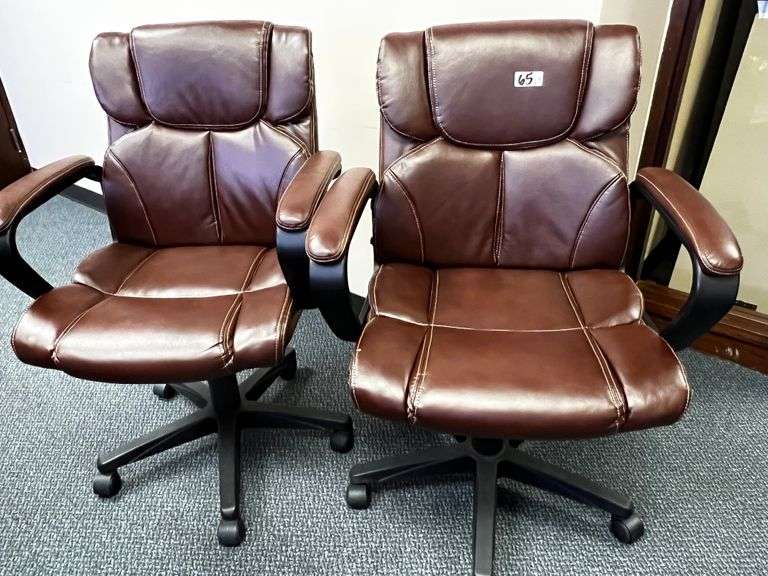 FURNITURE, EXTREMELY NICE BROWN LEATHERETTE CONFERENCE CHAIRS ON