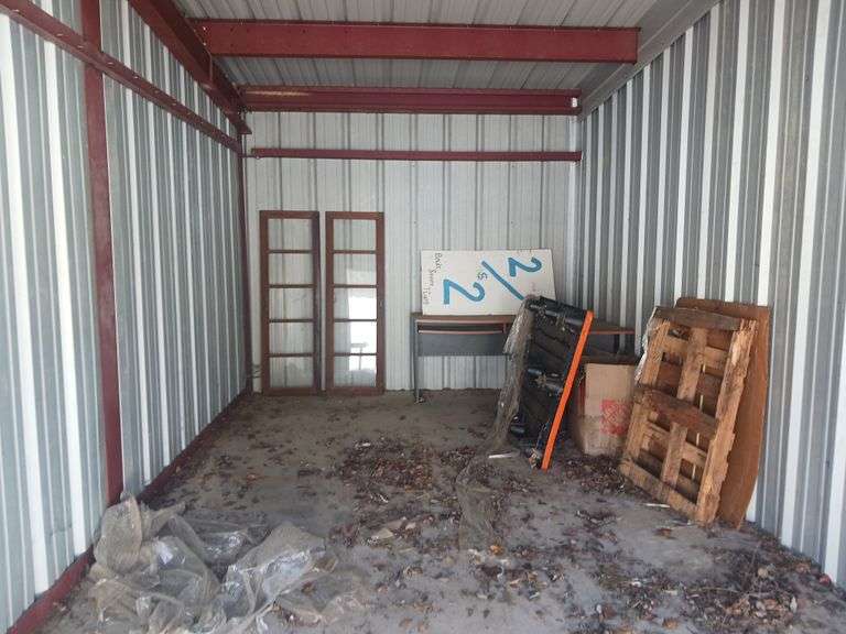 BIDDING ON EVERYTHING IN STORAGE UNIT Dallas Online Auction Company