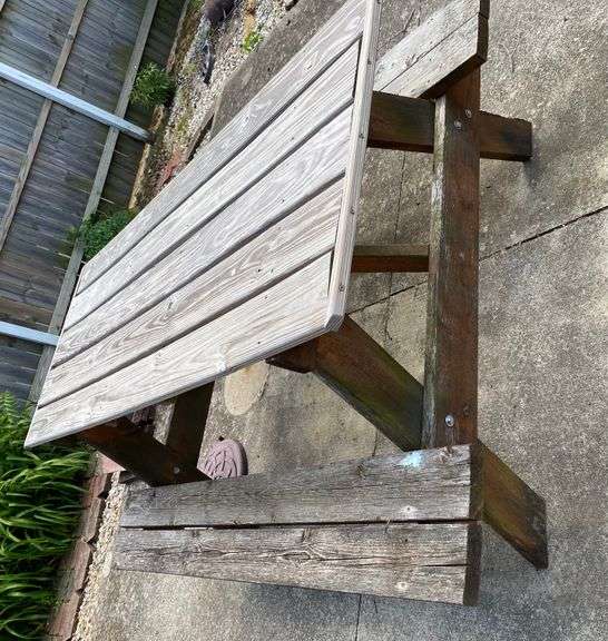 Picnic Table & Umbrella Stand Hoosier Auction Group