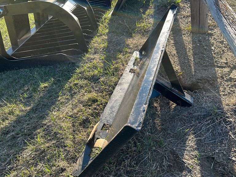 Receiver hitch plate for skid steer. Integrity Auctioneers