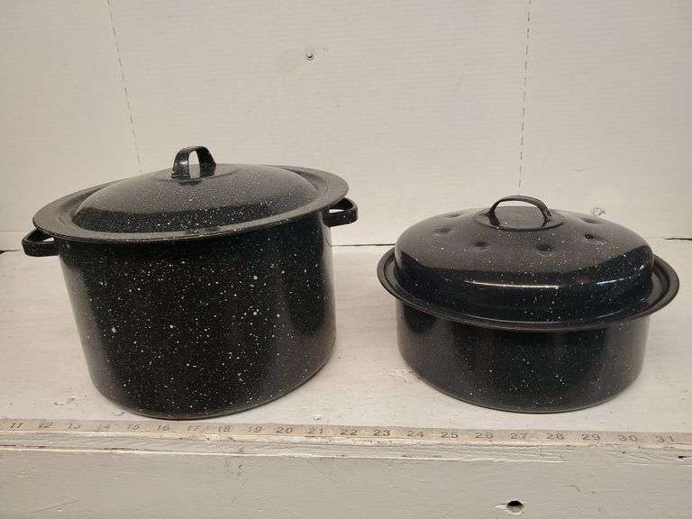 PAIR OF ENAMEL POTS Isabell Auction