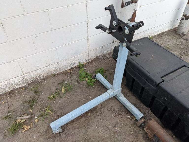 (OUT) ROLL AROUND ENGINE STAND Isabell Auction