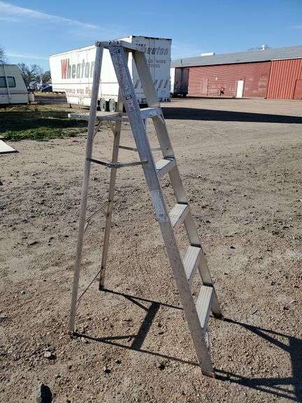 (OUT) 6 FT ALUMINUM FOLDING LADDER - Isabell Auction