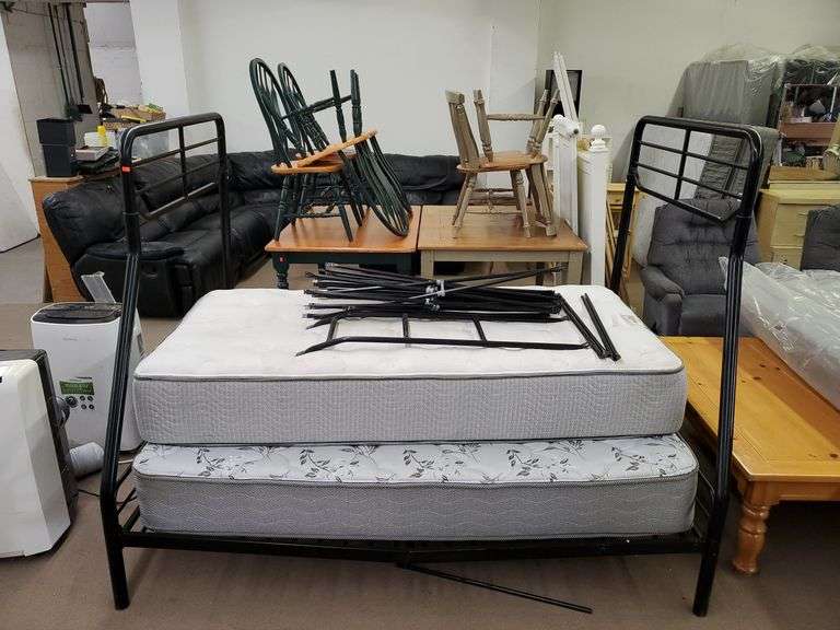 L BUNK BED SET (MISSING HARDWARE FOR TOP RAILS Isabell Auction