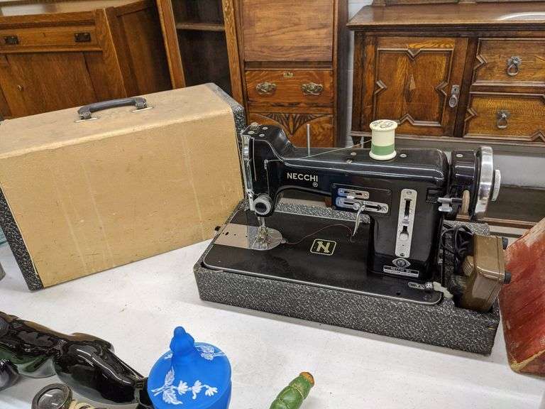 VINTAGE NECCHI BU NOVA SEWING MACHINE WITH CASE Isabell Auction
