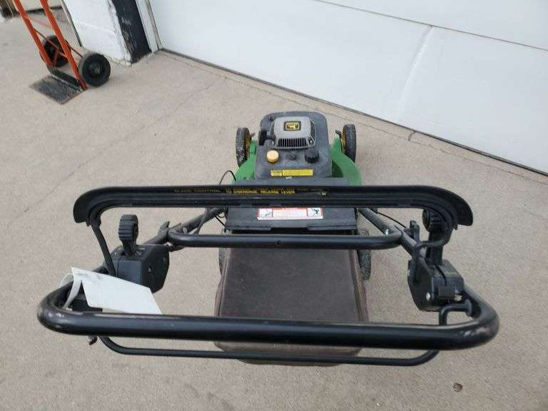 (OUT) JOHN DEERE SELF PROPELLED LAWN MOWER Isabell Auction