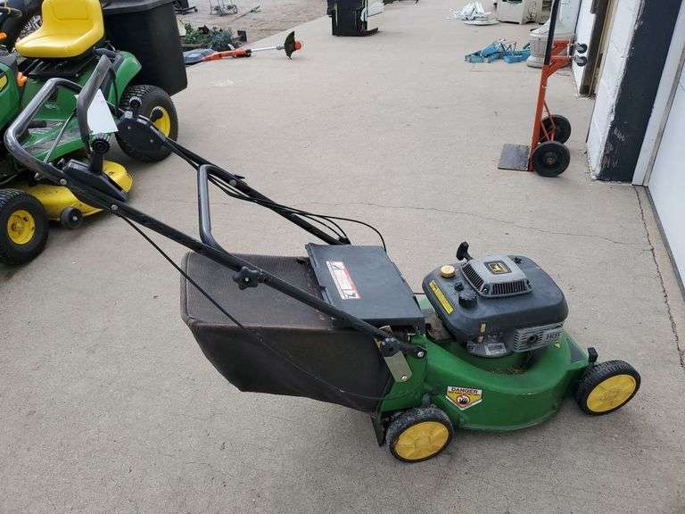 (OUT) JOHN DEERE SELF PROPELLED LAWN MOWER Isabell Auction