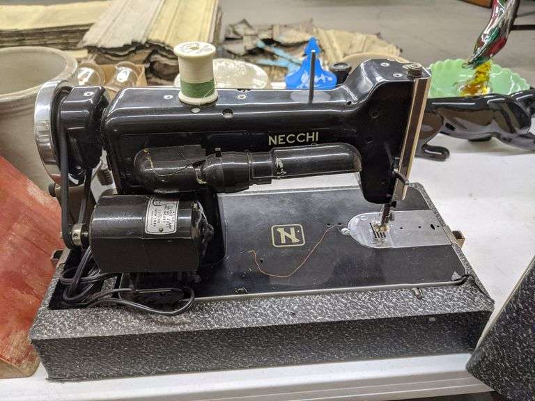 VINTAGE NECCHI BU NOVA SEWING MACHINE WITH CASE Isabell Auction