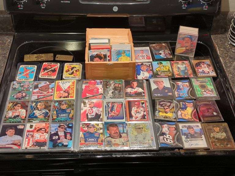 LOT OF ASST'D SPORTS CARDS Isabell Auction