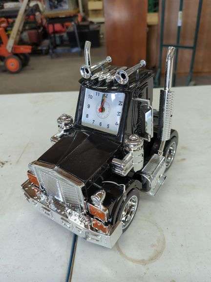 BIG RIG TRUCK ALARM CLOCK (NO PASSENGER MIRROR) - Isabell Auction
