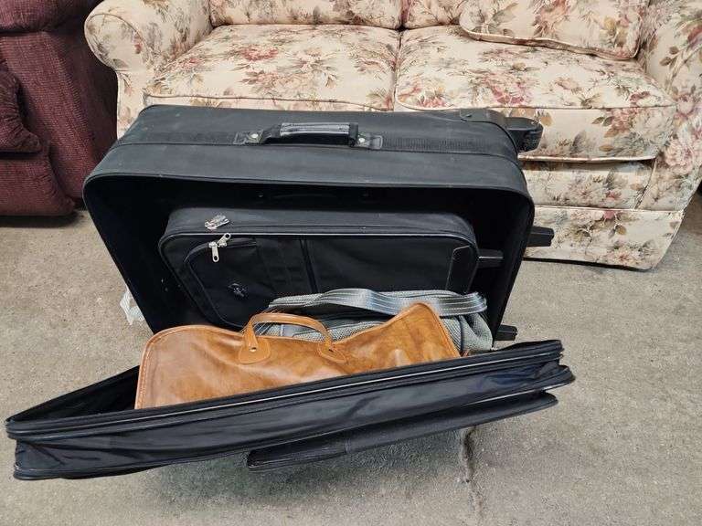ASSORTED LUGGAGE Isabell Auction