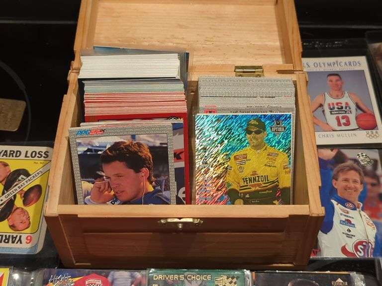 LOT OF ASST'D SPORTS CARDS Isabell Auction