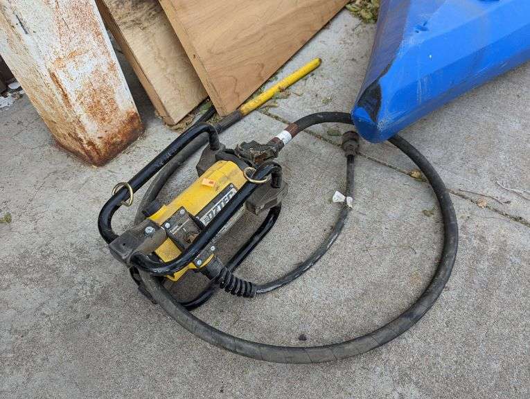 OZTEC CONCRETE VIBRATOR Isabell Auction