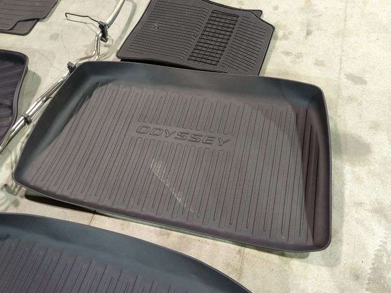 FLOOR LINER (HONDA ODYSSEY) Isabell Auction