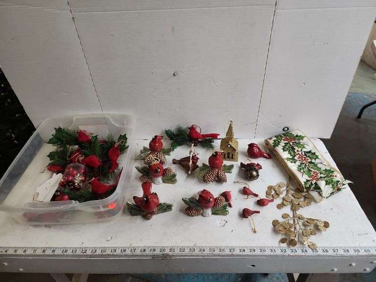 ASSORTED ORNAMENTS Isabell Auction