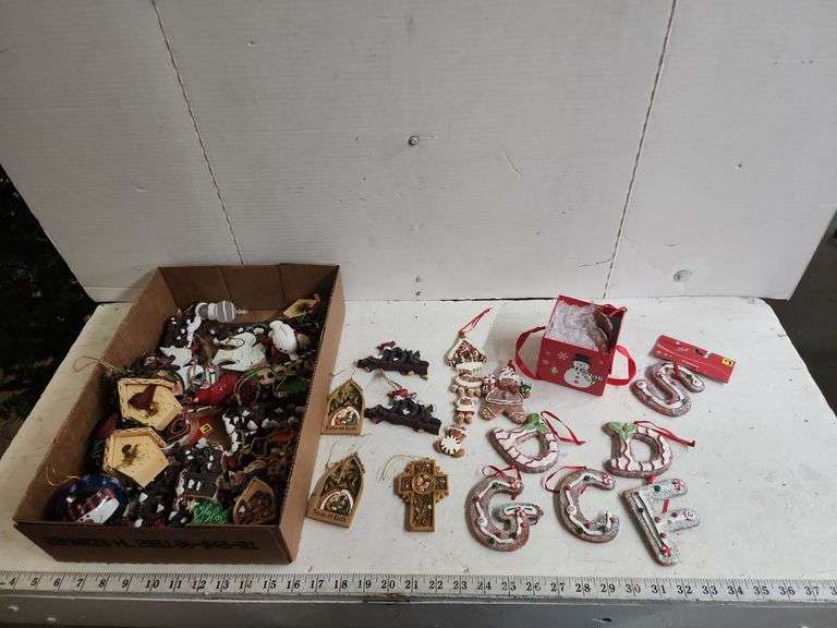 ASSORTED ORNAMENTS Isabell Auction