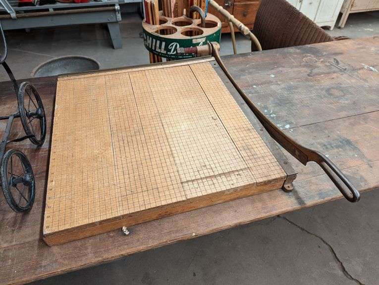 vintage-incento-no-6-large-paper-cutter-isabell-auction