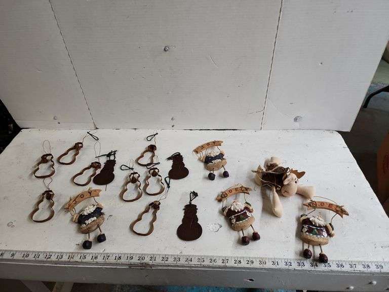 ASSORTED ORNAMENTS Isabell Auction