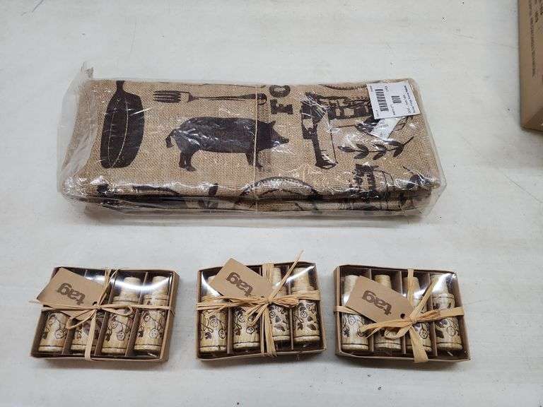 (NEW) TABLE RUNNER & WINE CORK CANDLES Isabell Auction