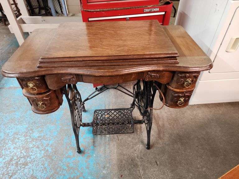 DAVIS TREADLE SEWING MACHINE Isabell Auction