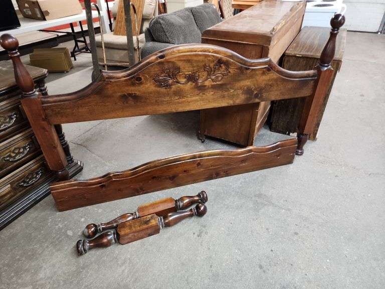 HEAVY WOOD BEDROOM SET Isabell Auction