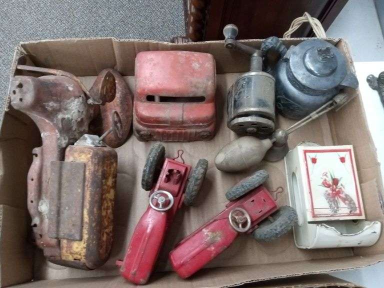 VINTAGE TIN TOY PARTS, PENCIL SHARPENER, MATCHBOX HOLDER, ETC Isabell