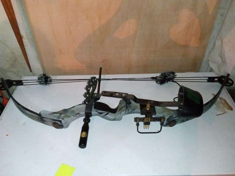 LEFTHANDED JENNINGS CARBON EXTREME COMPOUND BOW W/ SIGHTS AND QUIVER