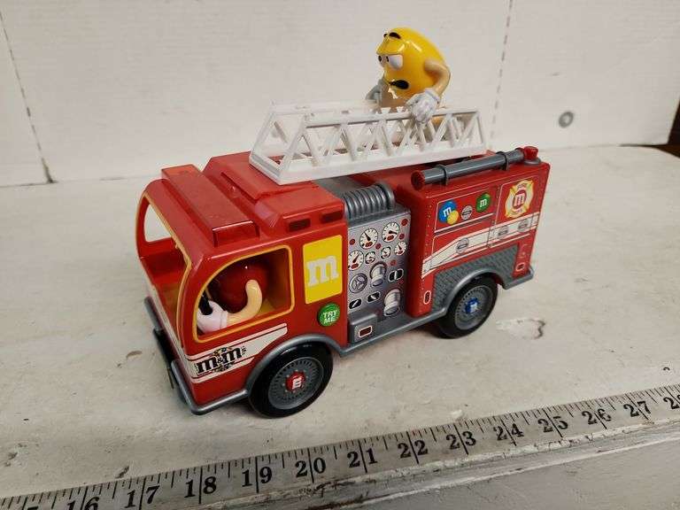 M&M BATTERY OPERATED FIRETRUCK CANDY DISPENSER Isabell Auction