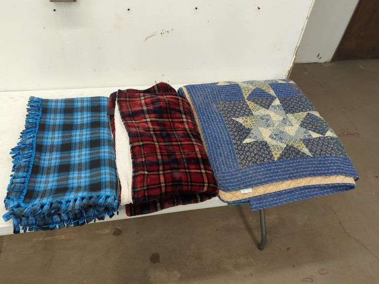 QUILTED BLANKET & (2) SOFT THROW BLANKETS Isabell Auction
