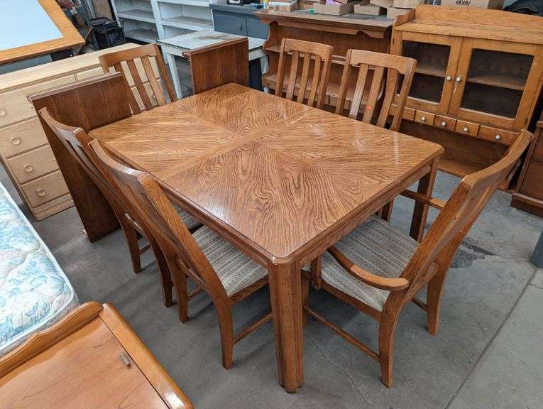 BASSETT DINING TABLE WITH (6) CHAIRS, (2) LEAVES, & PADS ((1) CHAIR HAS