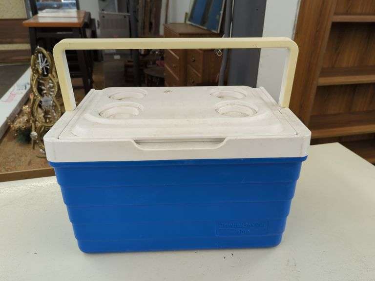 IGLOO PICNIC BASKET COOLER Isabell Auction