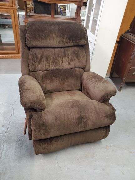 BROWN LA Z BOY WALL AWAY RECLINER Isabell Auction brown-la-z-boy-wall-away-recliner-isabell-auction