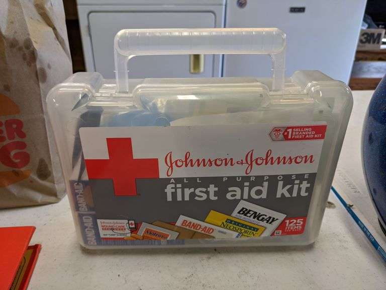 JOHNSON & JOHNSON FIRST AID KIT Isabell Auction