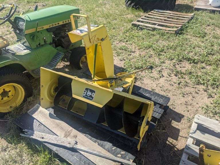 JOHN DEERE RIDING LAWN TRACTOR SNOWBLOWER ATTACHMENT Isabell Auction