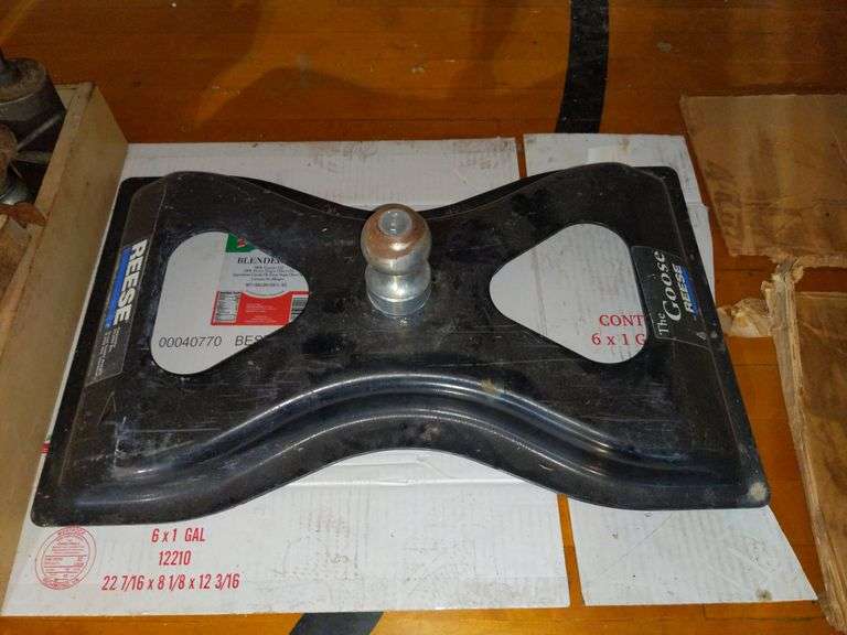 REESE GOOSENECK HITCH PLATE Isabell Auction