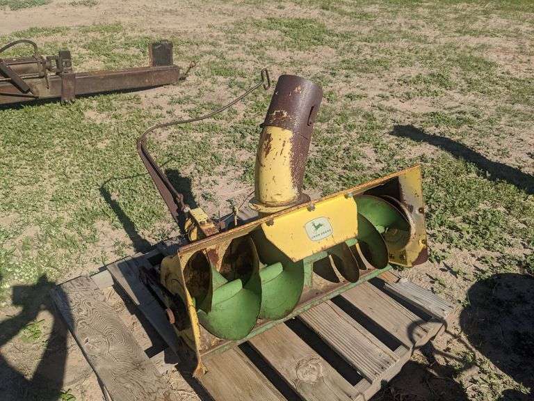 JOHN DEERE RIDING LAWN TRACTOR SNOW BLOWER ATTACHMENT (UNKNOWN