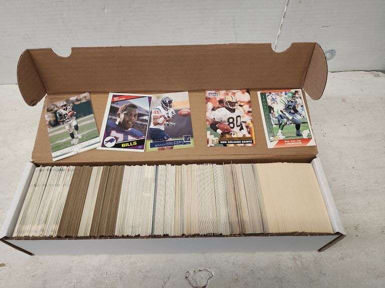ASSORTED FOOTBALL CARDS Isabell Auction