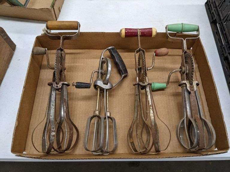 (4) ASST'D VINTAGE HAND MIXERS Isabell Auction