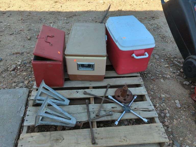 (OUT) COOLERS, CAMPER JACKS, ANCHOR, TIRE IRONS Isabell Auction